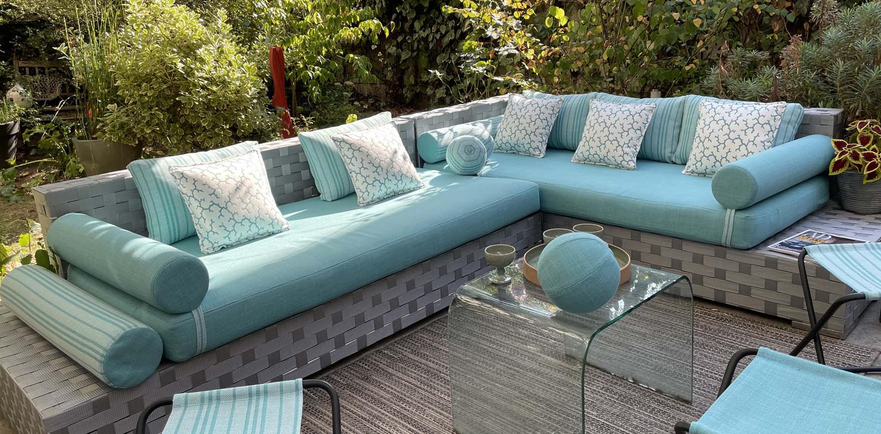 Complete renovation of a sofa. The advantage : outdoor fabrics from Maria Flora / Pierre Frey