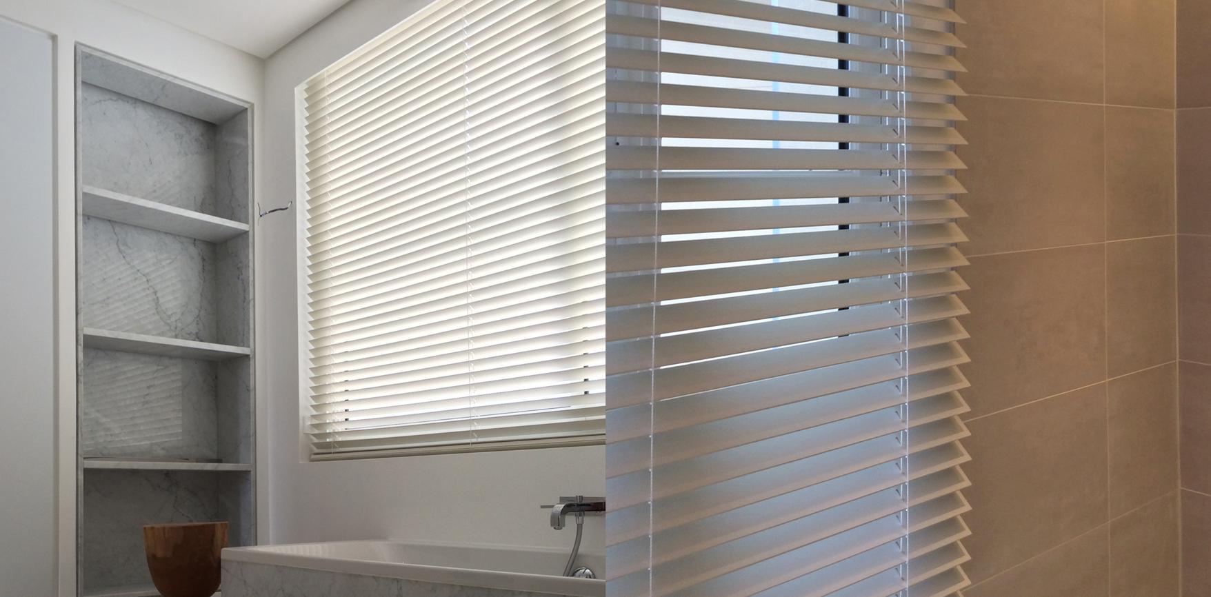 White wooden blinds. The advantage : wooden slats suitable for wet rooms.